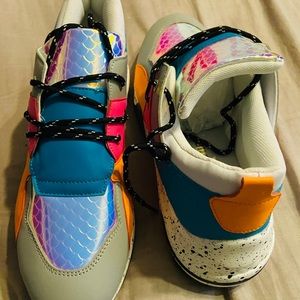 Beautiful Tennis Shoes 👟✨ Sold on Ty💕